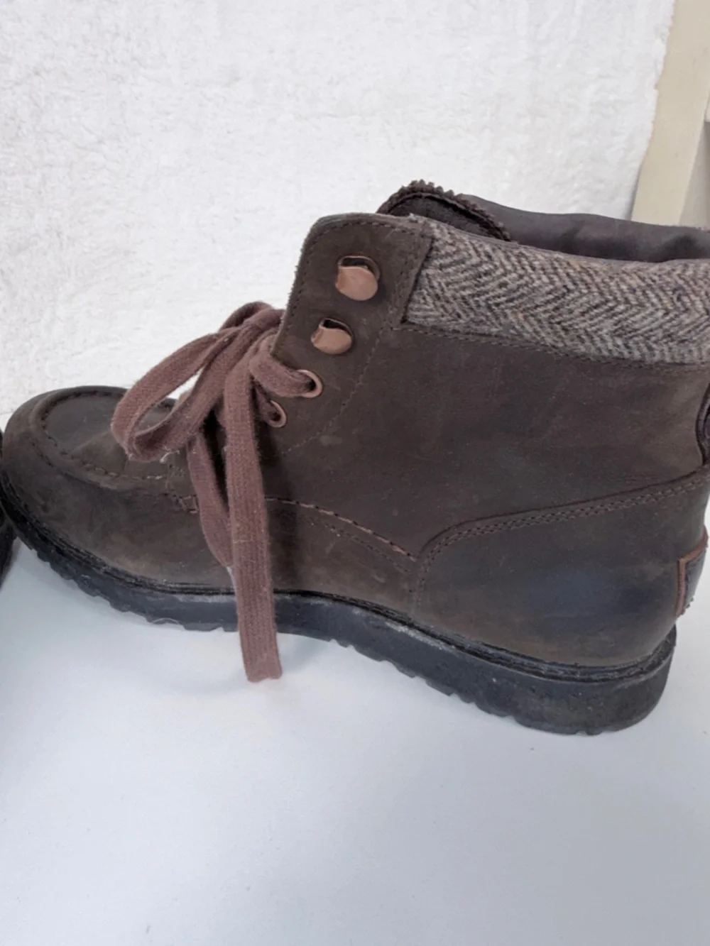 UGG Mens Leather Lace Up Boots Brown Moc Toe Size 10 Rugged Waterproof boots